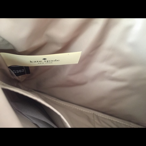 Kate Spade ♠️ Silver Pouch NWT - Picture 4 of 5